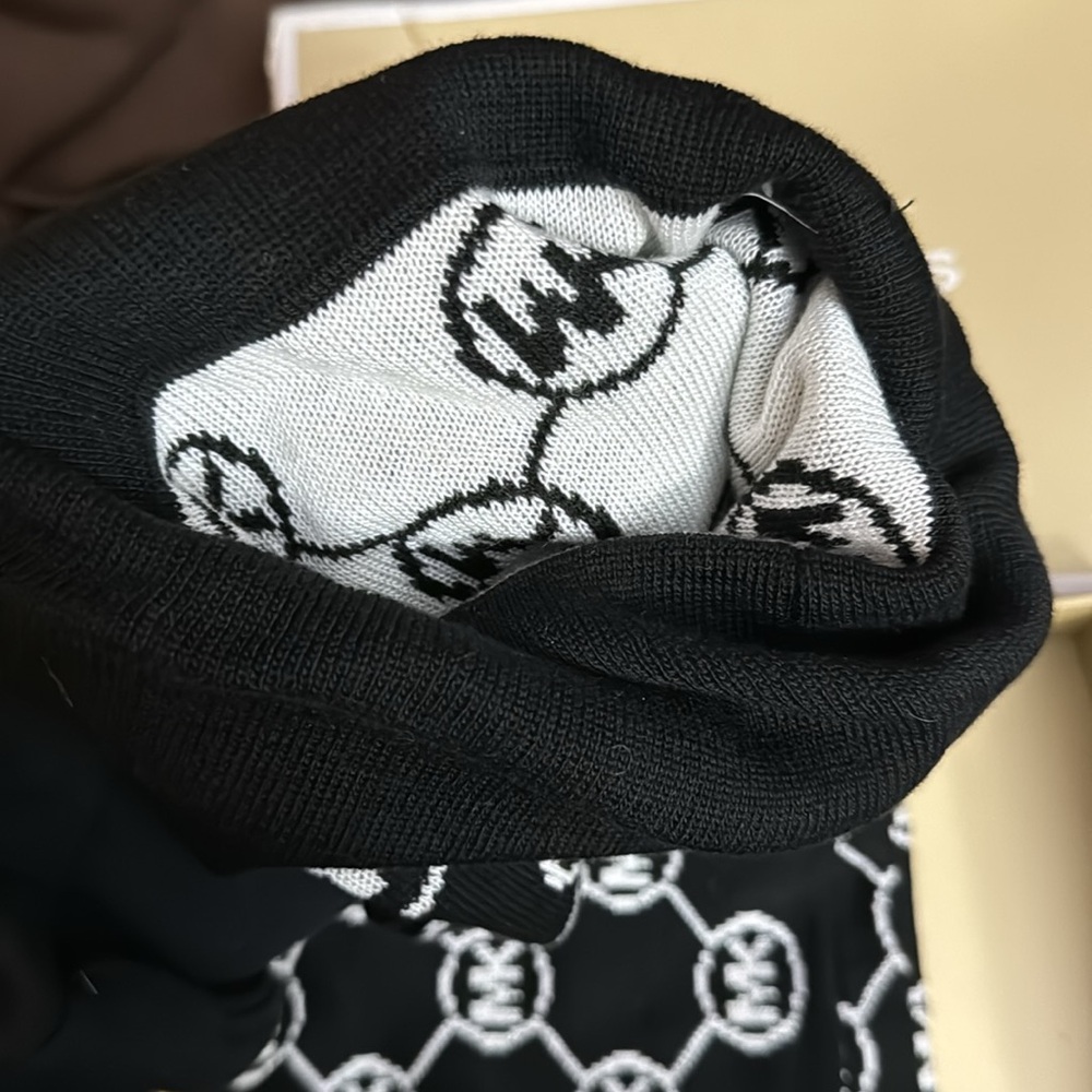 Michael Kors, hat and scarf set never worn still attached to scarf - Picture 2 of 5